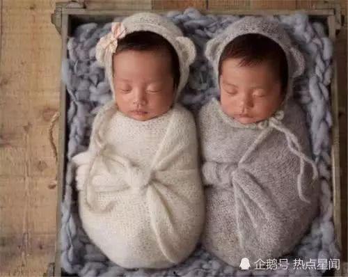 双胞胎网红吃瓜图片,萌态十足引网友热议